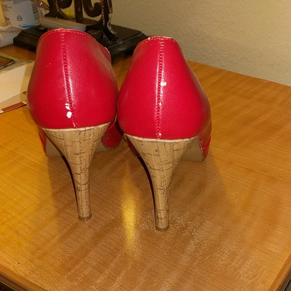 Red open toe heels - Picture 3 of 5